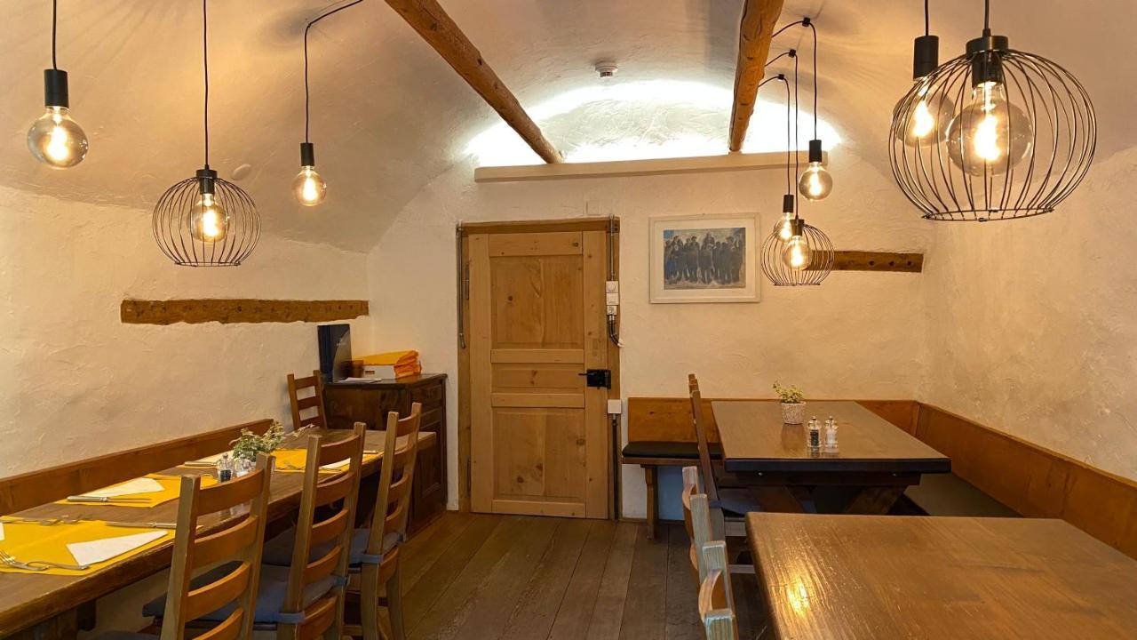 Hotel Weisses Kreuz Berguen Bergün Exterior foto