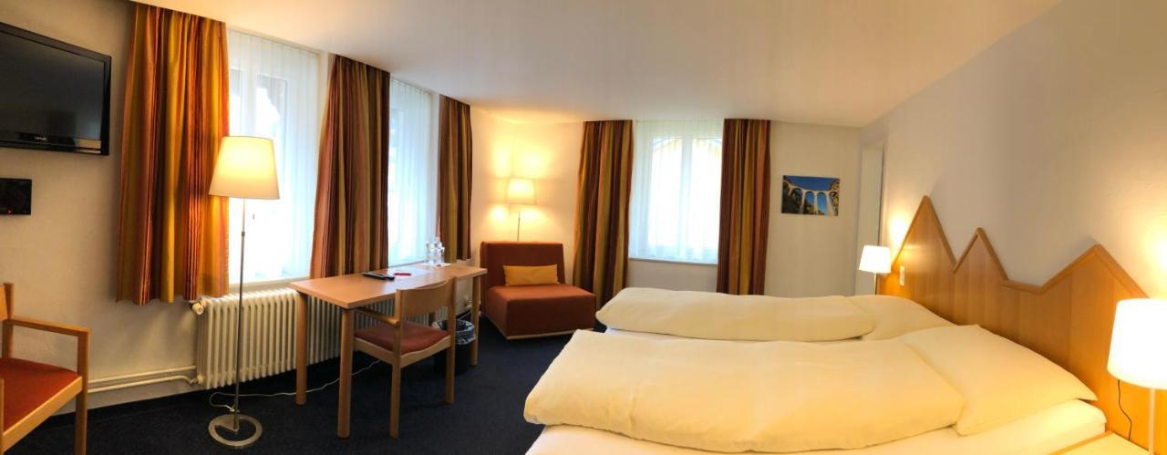 Hotel Weisses Kreuz Berguen Bergün Exterior foto