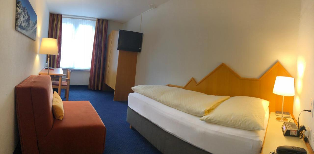 Hotel Weisses Kreuz Berguen Bergün Exterior foto