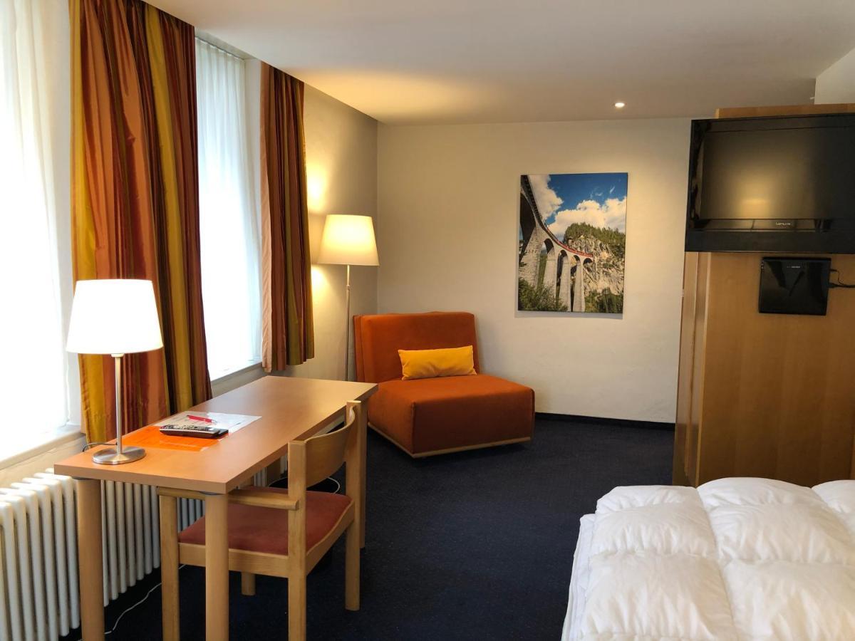 Hotel Weisses Kreuz Berguen Bergün Exterior foto