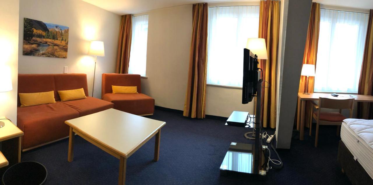 Hotel Weisses Kreuz Berguen Bergün Exterior foto