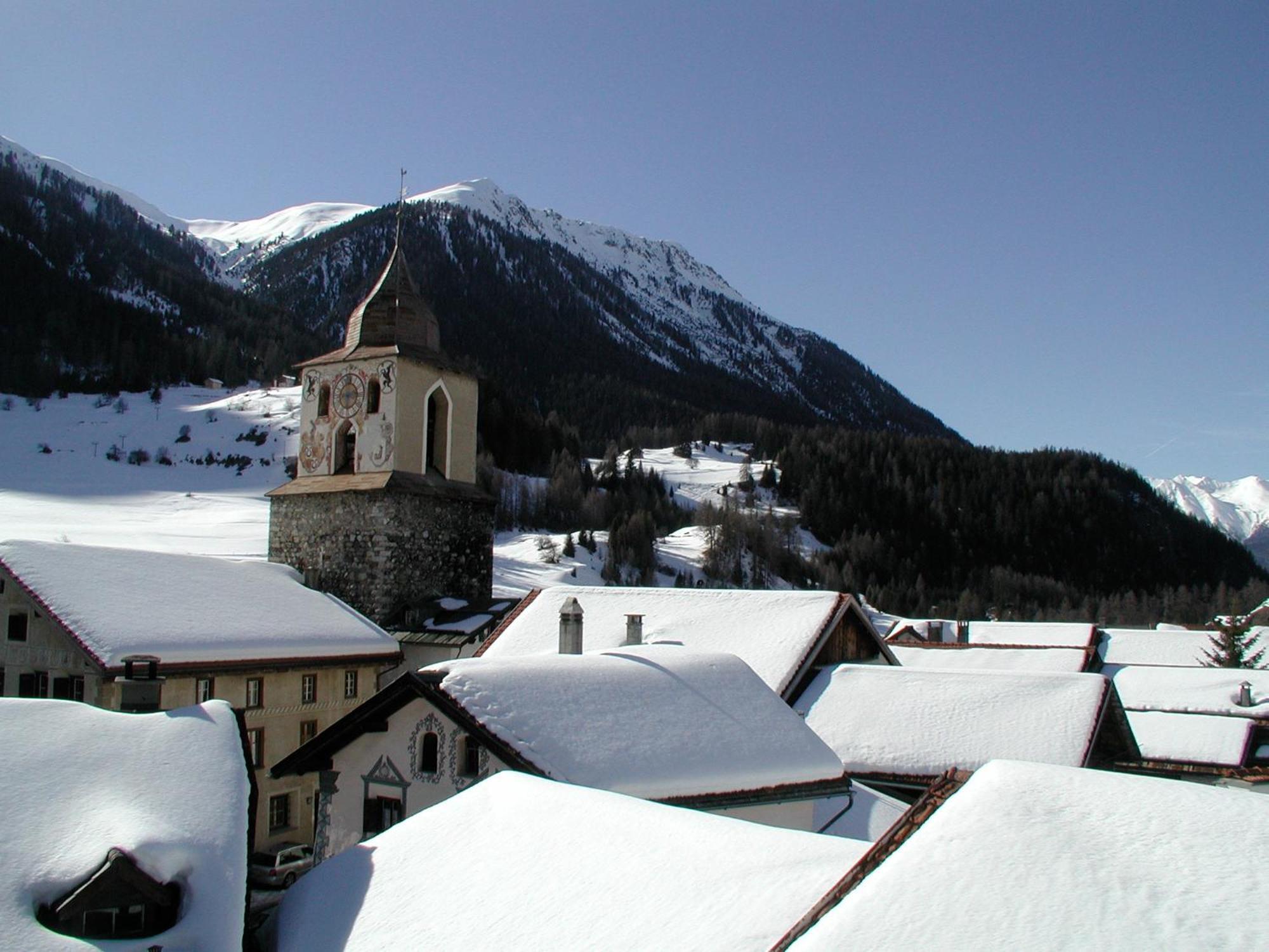 Hotel Weisses Kreuz Berguen Bergün Exterior foto