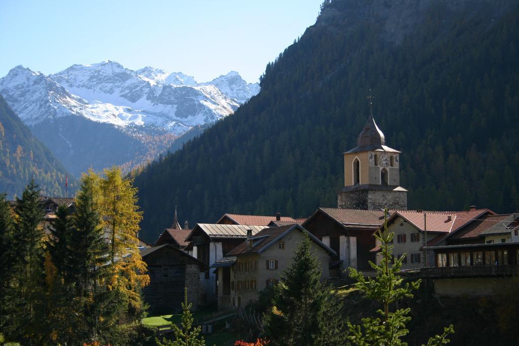 Hotel Weisses Kreuz Berguen Bergün Exterior foto